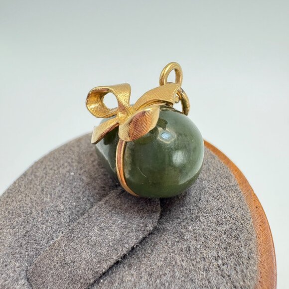 VTG Solid 14K Yellow Gold Nephrite Jade Egg Pendant Bow Design .75" - Picture 4 of 11